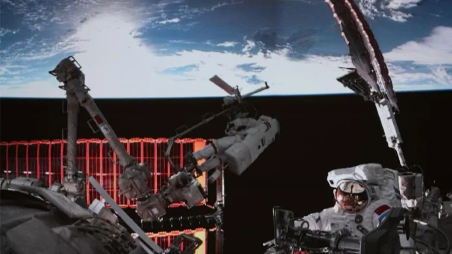 神舟 21 號第三次出艙任務圓滿成功 完成多項艙外作業的封面圖片