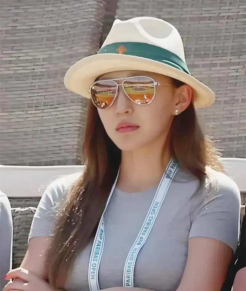 朱喬琳的人生從不靠「依附」：讀東北育才中學、赴美國巴德學院西蒙洛克分校（Bard College at Simon's Rock）求學，後轉入密歇根大學（University of Michigan）拿下學位。（來源：網絡）