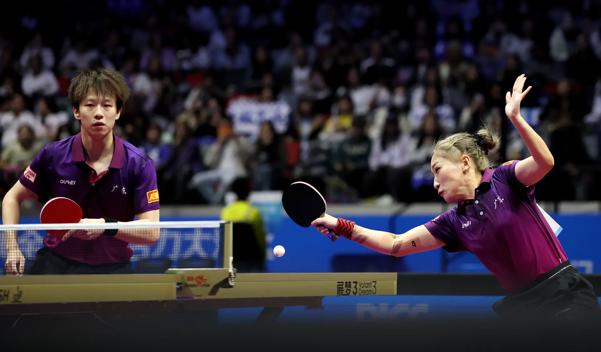 面對年輕對手的強勢衝擊，經驗老道的劉詩雯、林高遠並未慌亂，反而迅速調整狀態展現後上韌力。第 3 局兩人緊咬每一分，最終以 11:8 拿下，成功打破頹勢。(圖：新華社)