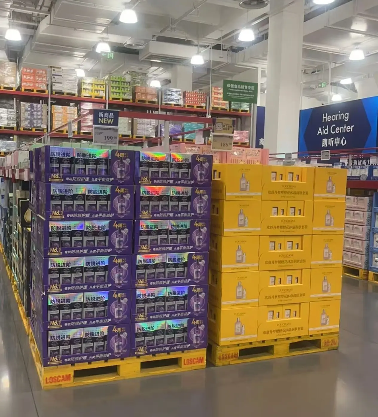 選品策略的轉變更讓老會員難以接受。太陽餅、米布丁、低糖蛋黃酥等高回購口碑商品相繼下架，取而代之的是好麗友、盼盼、衛龍等大眾品牌。(圖：網絡截圖)