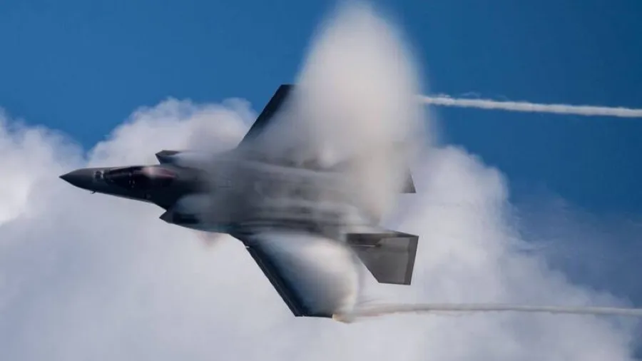 F-35戰機遭疑似伊朗砲火擊中原因完整解析的封面圖片