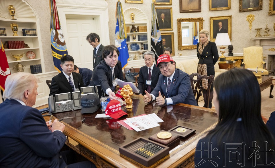 美國總統特朗普與日本經濟再生擔當相赤澤亮正會面。(共同社資料圖片)