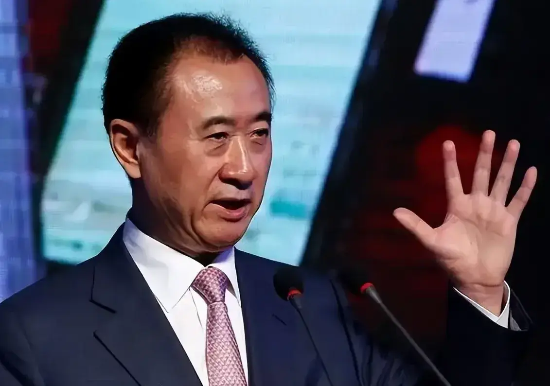 王健林 1989 年起帶領萬達集團從地產領域起步，逐漸發展為涉足商業地產、文旅、影視的國際性集團。(圖：網絡翻攝)