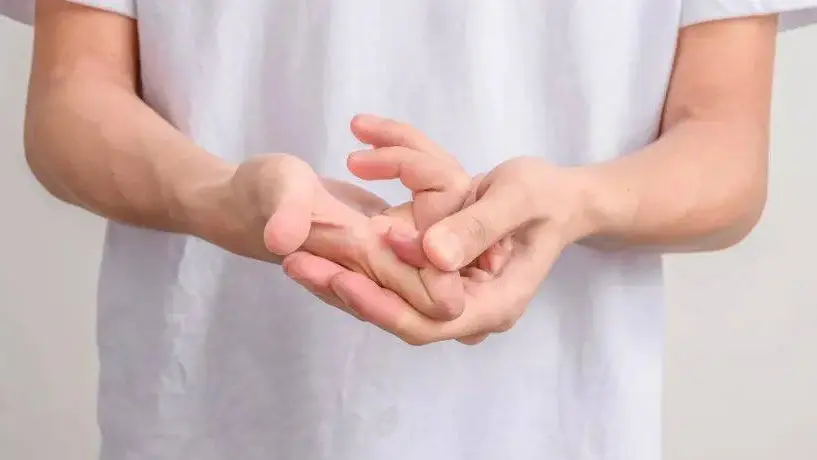 折手指半輩子，原來長輩說的關節變粗、關節炎都是謠言。（示意圖來源：網絡）