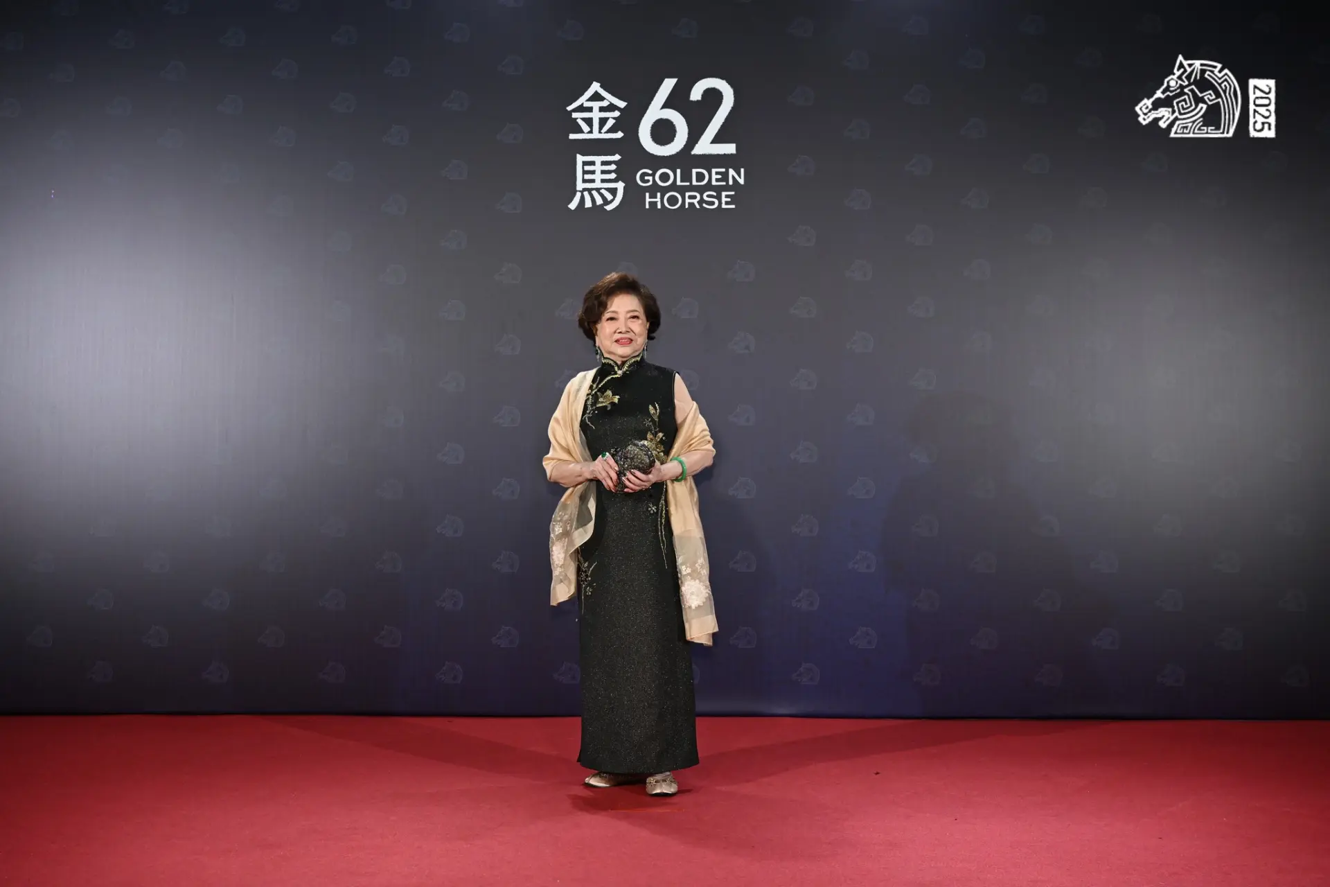 終身成就獎頒給86歲的陳淑芳，她在68年演員生涯中以深厚底蘊感動觀眾。她表示，「從事影視是我的志趣，我希望我能一輩子演下去，這也是我，屬於我個人的孤味。」(圖：金馬影展 TGHFF@FB)