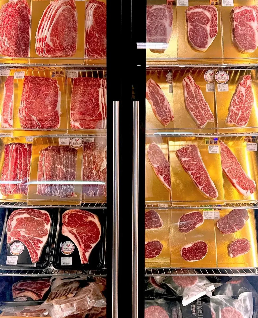 冷鮮肉就像是「懂保養的肉」，宰殺後立刻降溫到0-4℃，全程運輸、儲存、販售都維持這個溫度。（示意圖來源：小紅書網友）