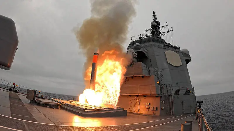 圖為金剛級驅逐艦「鳥海號」首度發射戰斧飛彈。（日本防衛省）