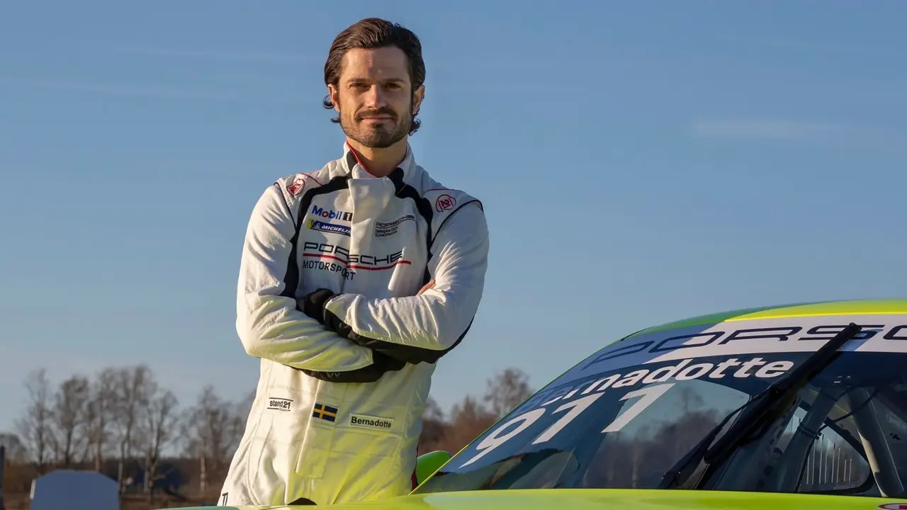 有「全球最帥王子」美譽的瑞典王子卡爾菲利普（Prince Carl Philip）同時還擁有多重斜槓身分：職業賽車手、產品設計師，同時還有軍人資歷，是歐洲王室裡少見的全能型成員。（來源：porsche官網）