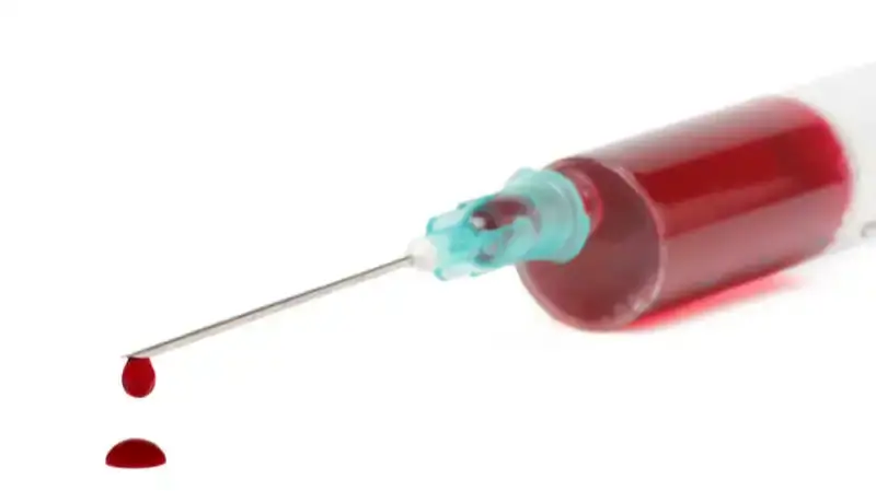 網路謠言有多可怕？莫斯科少年信「喝血補鐵」險送命！（示意圖來源：小紅書網友）