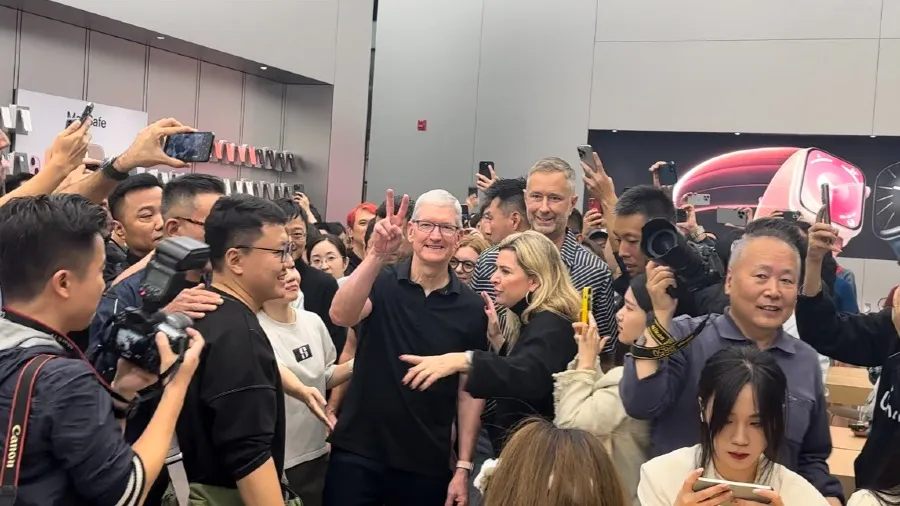 特朗普告誡庫克：我對在印度生產iPhone「有些意見」的封面圖片