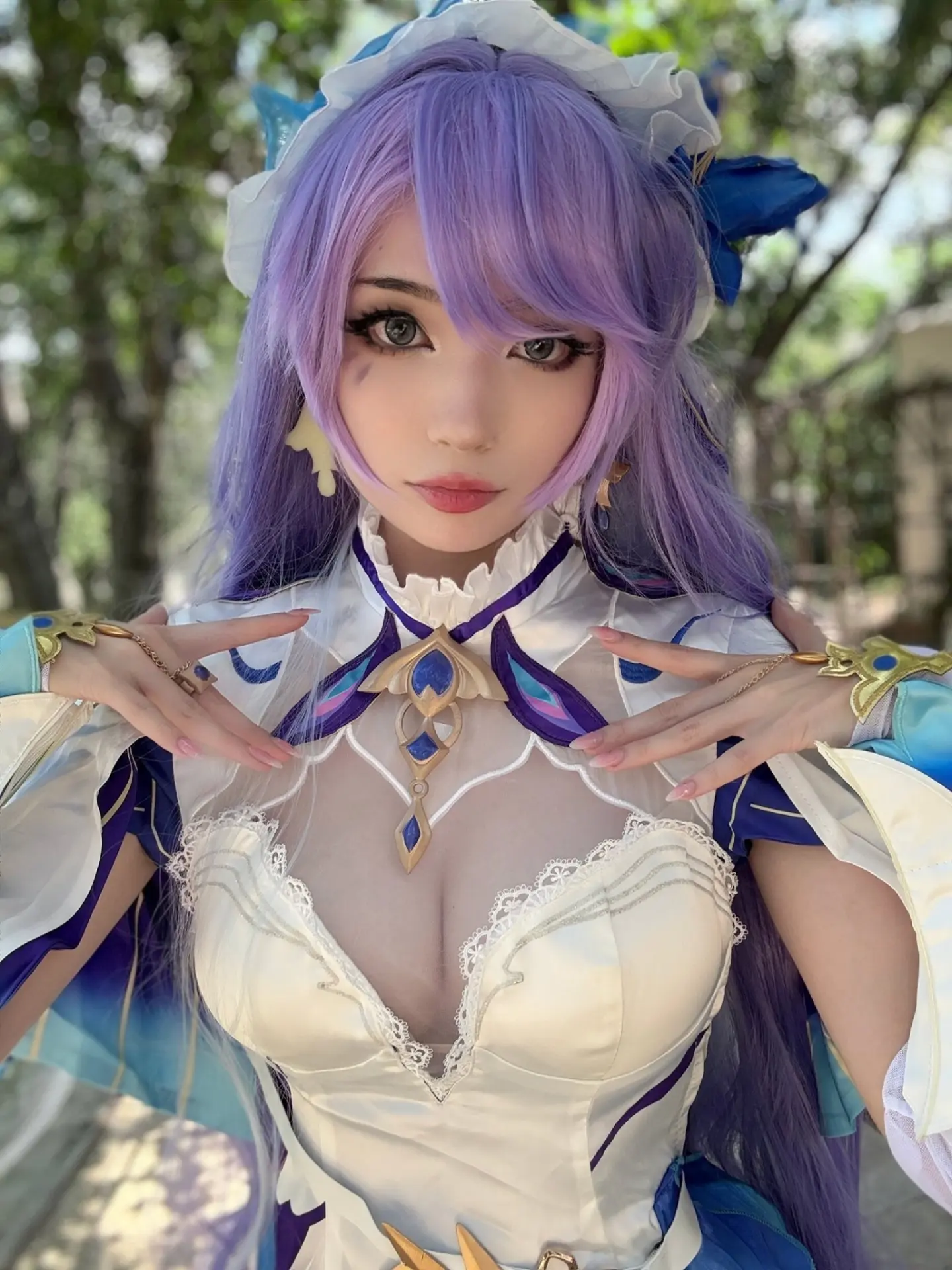 Emiru 在文末痛心宣布：「這絕對是我最後一次參加 TwitchCon」，並呼籲其他創作者慎重考慮是否出席此類活動，直言「連自備保鏢的我都毫無安全感，更別提缺乏資源的同行」。(圖：emiru@X)