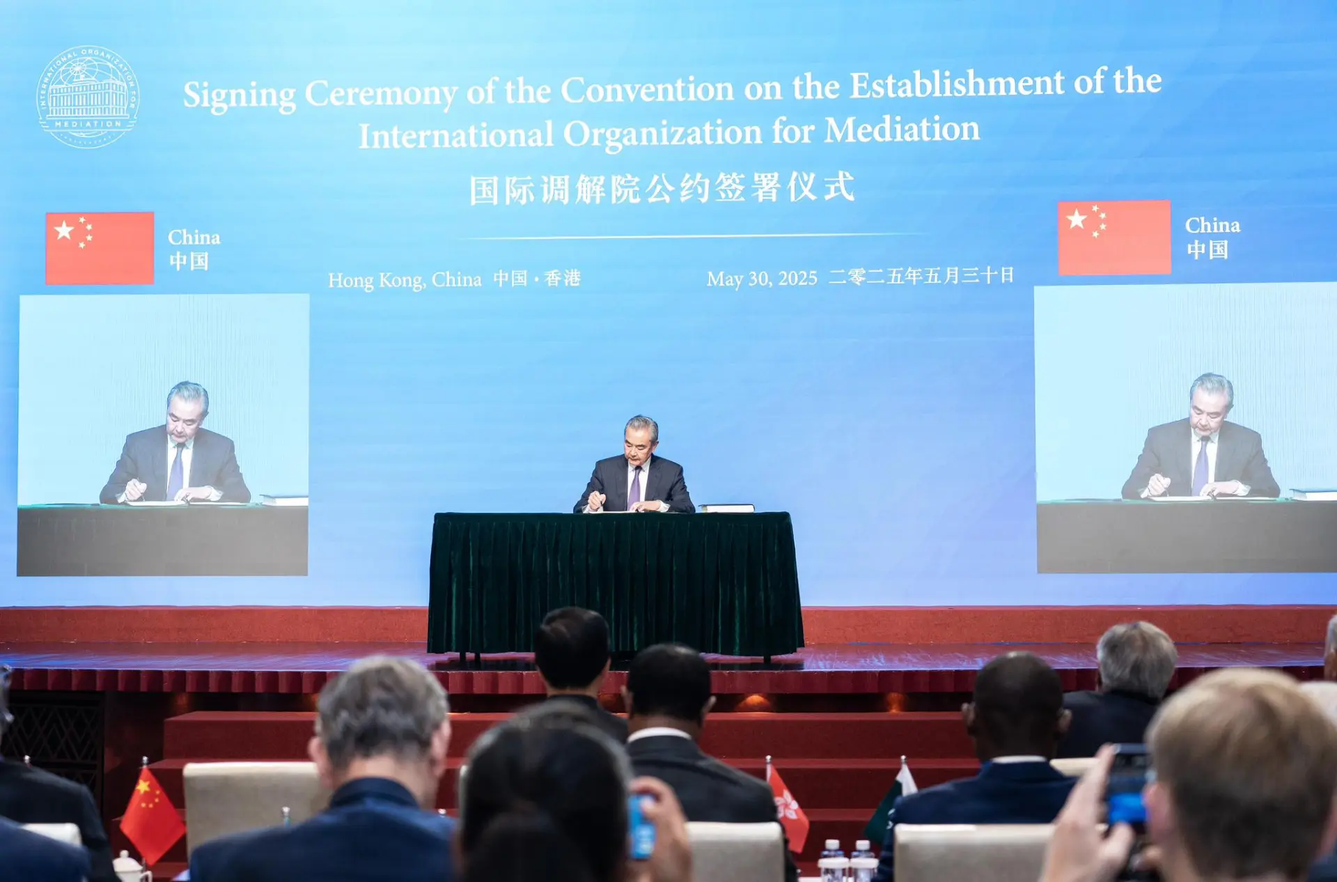 在「一國兩制」的保障下，香港不僅保留了原有的法律制度與國際化特色，更在國家支持下，積極參與全球治理，扮演著無可替代的「超級聯繫人」角色。(圖：新華社)
