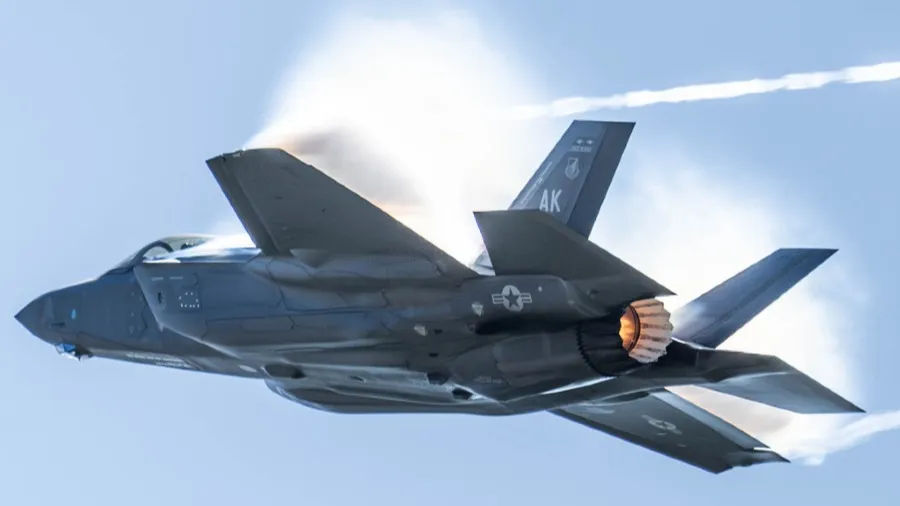 美軍匿蹤戰機難藏熱特徵！中國空空飛彈AI辨識系統實驗室模擬準確率破97%的封面圖片