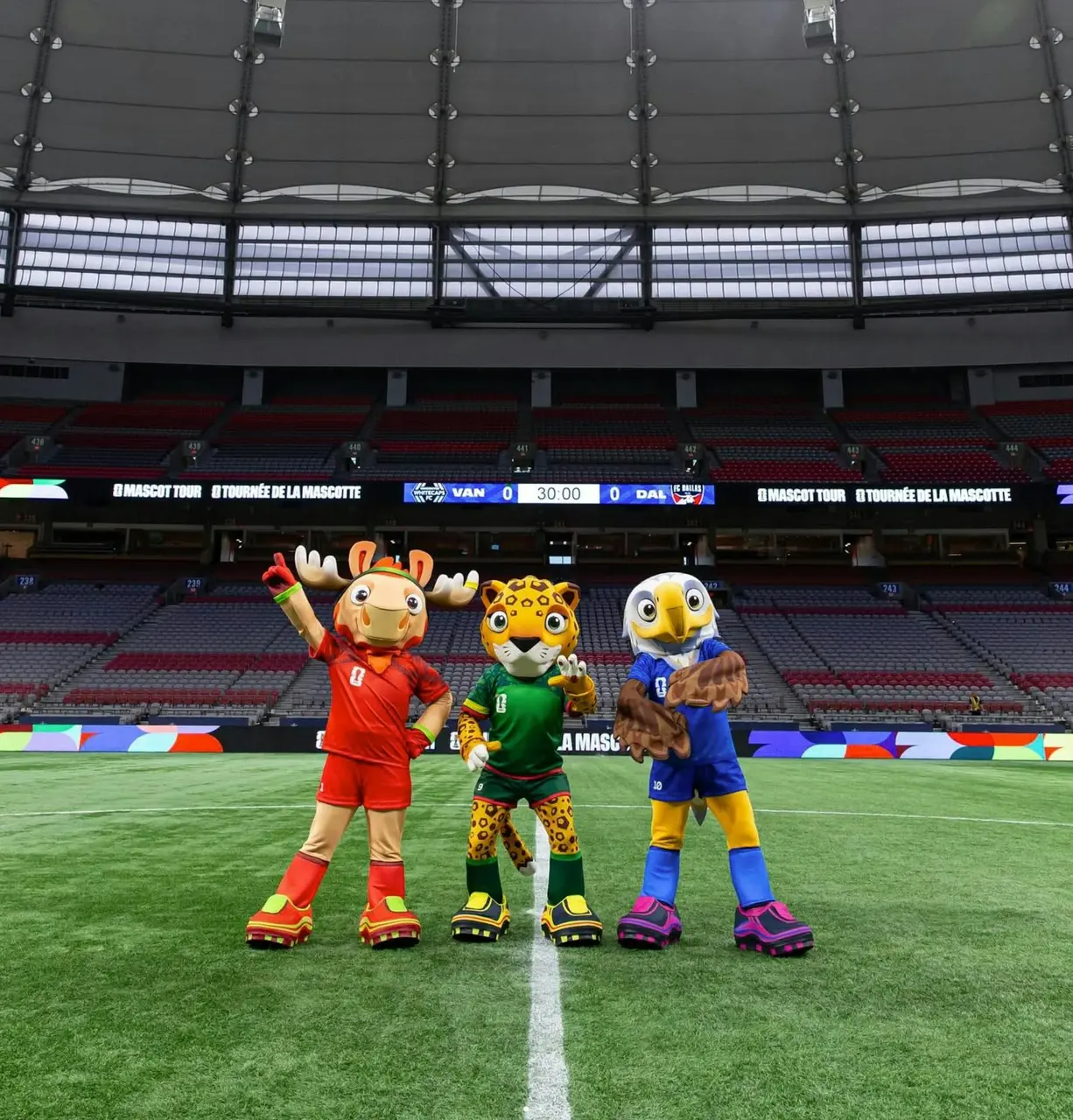 2026世界盃（FIFA World Cup 2026）官方吉祥物形象活力滿滿，設計融合北美三國的自然與運動元素，圓潤討喜的外型向來是人潮聚集時的吸睛焦點。（來源：FIFA@FB）