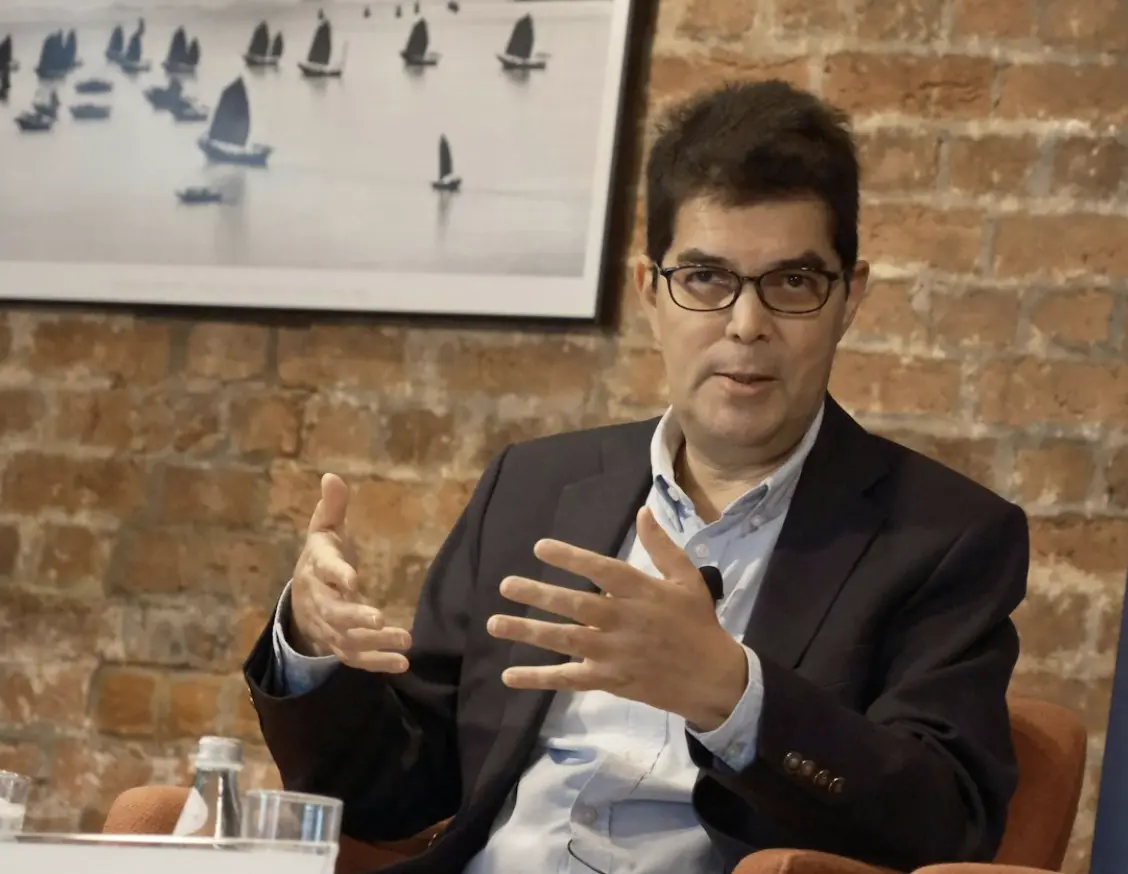 David Webb最為市場熟知的，是2017年5月發表的《謎網：50隻不能持有的股份》報告。他在文中點名50間股權關係錯綜複雜、高度集中的上市公司，警告投資者避開相關風險。(圖：網絡截圖)