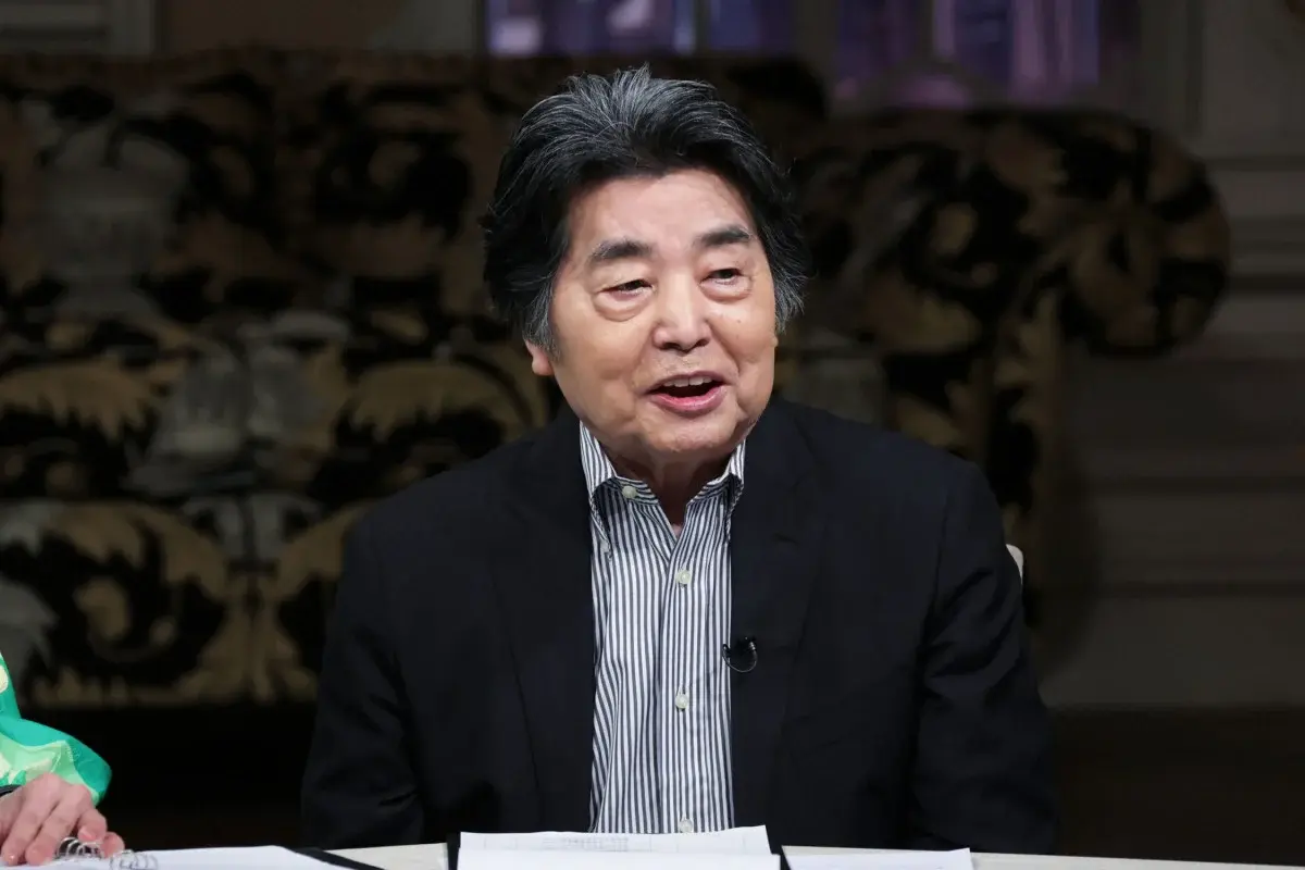 在 1980 年代，村上龍與同期走紅的村上春樹被文壇合稱為「雙村上」，二人並無親屬關係，創作方向亦大有分別。他們曾在 1981 年合作推出對談集《Walk Don't Run》，成為不少文學讀者熟悉的組合。(圖：網絡截圖)