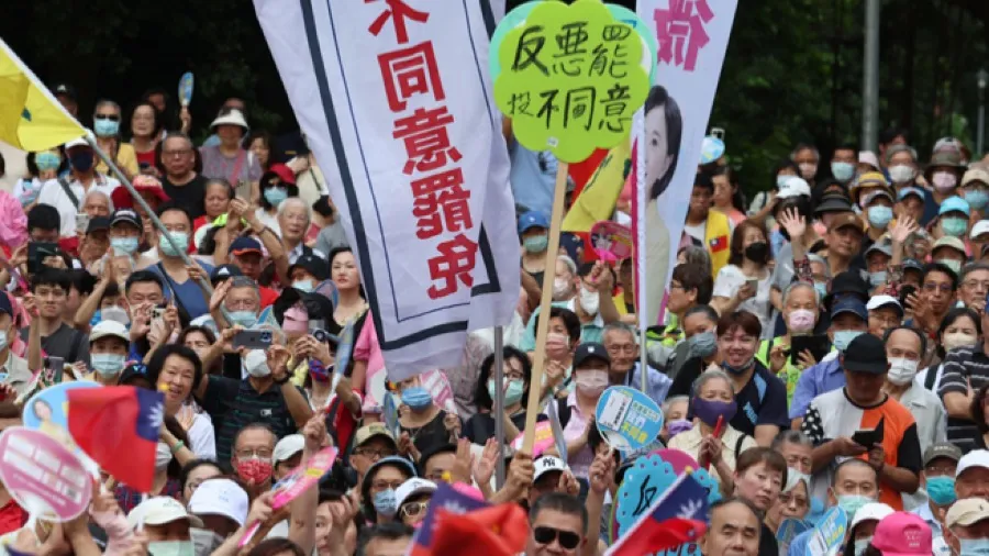 台灣大罷免大失敗 國民黨24立委、民眾黨1市長成功挺過的封面圖片