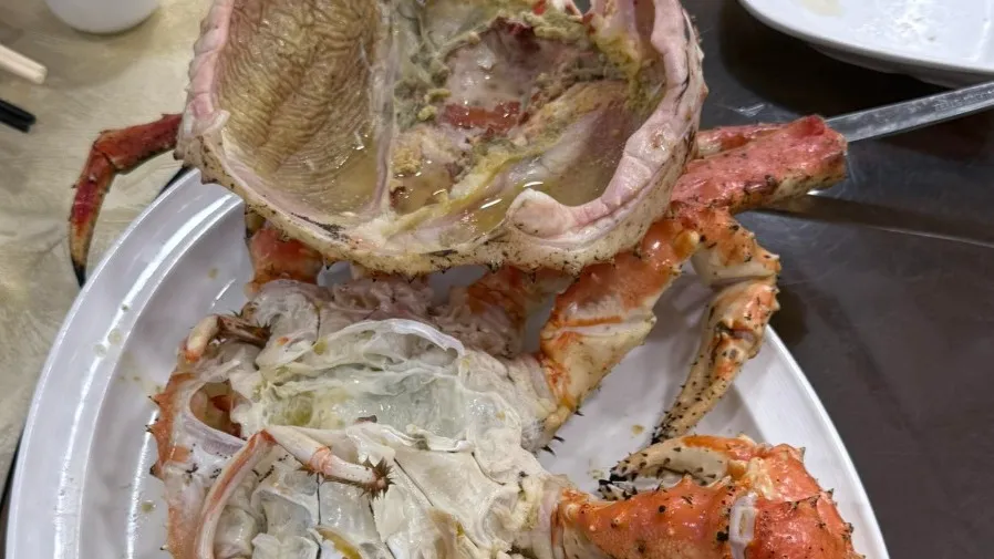 香港北角酒樓投訴 長腳蟹「零蟹膏」｜經理態度惡劣引報警 網民轟食肆失德的封面圖片