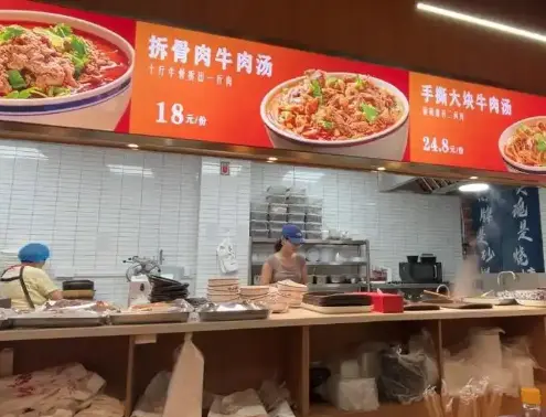 江蘇無錫一名19歲大學生暑假在牛肉店打工，憑著勤快踏實的態度收穫老闆認可。原定兩個月薪6000元，離職時獲萬元酬勞，隔年更被老闆高薪主動邀請回職。（來源：扬子晚报）