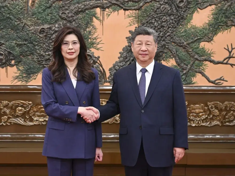 中共中央總書記習近平10日上午在北京會見中國國民黨主席鄭麗文。(新華社)