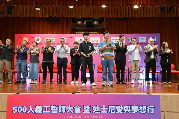 莫家淦帶領全場參加者完成宣讀誓詞