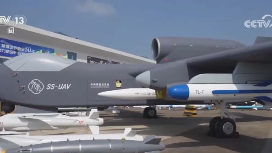 中國首款「蜂群母艦」「九天」無人機下月首飛的封面圖片