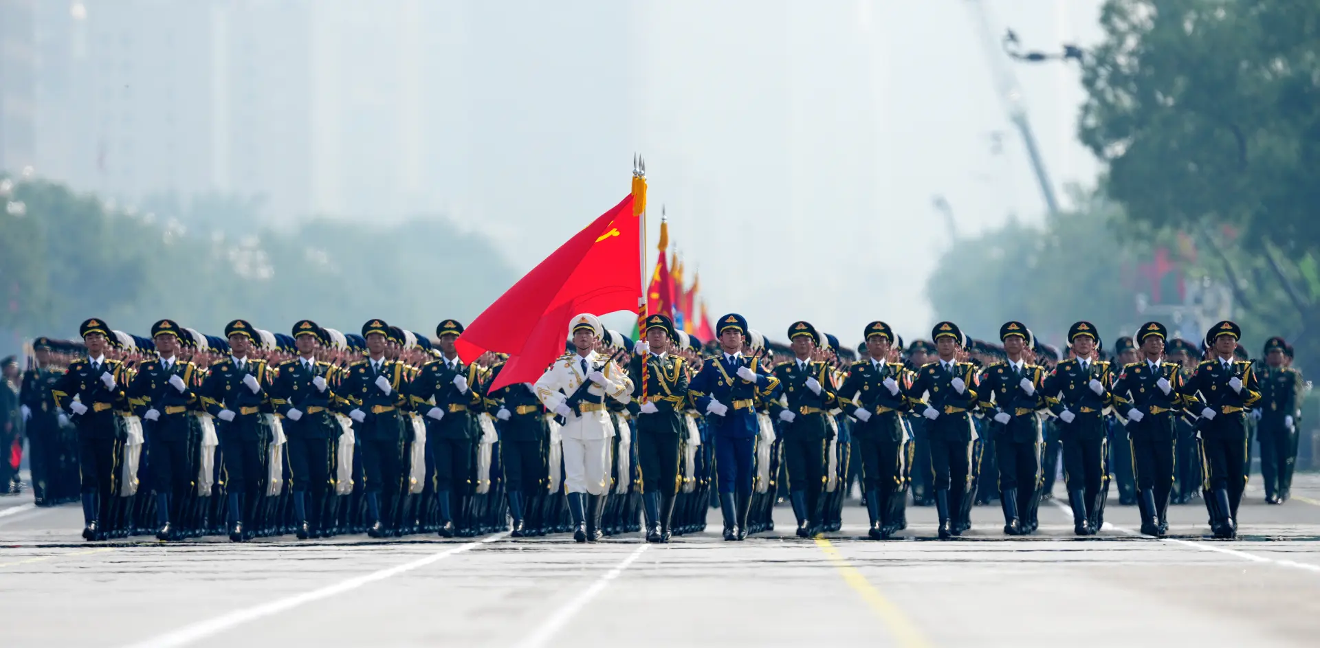 中國GDP已達美國的66%，2023年解放軍海軍艦艇數量全面超越美國，東亞逐漸成為全球經濟核心，而美國在該區域的影響力則逐年衰退。(圖：新華社)