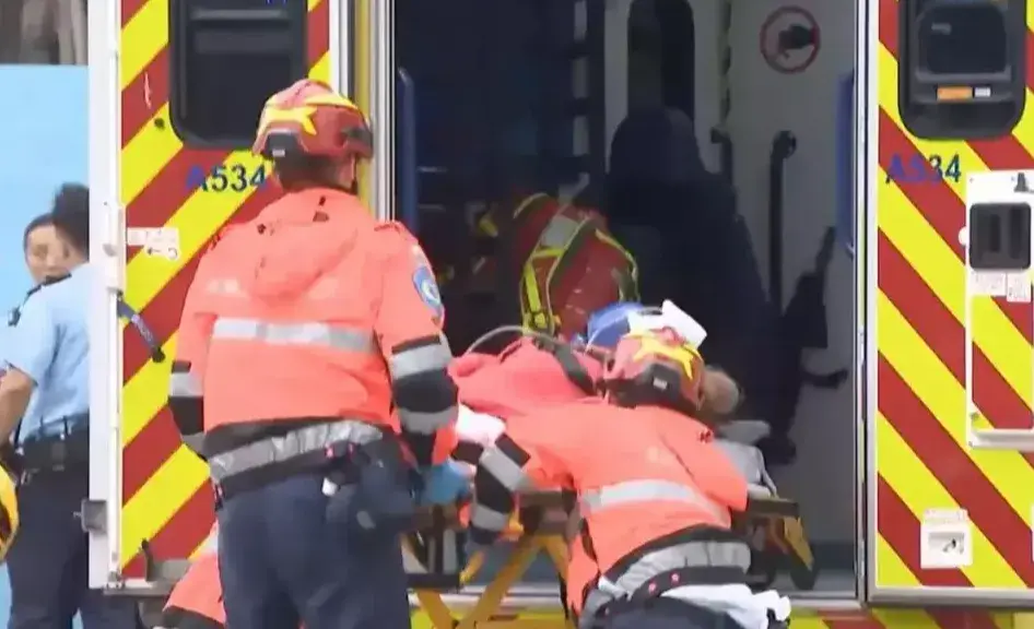 據醫院最新消息，夫婦與5歲子情況好轉，38 歲母親危殆轉嚴重，三人均留院治療。(圖：網絡翻攝)