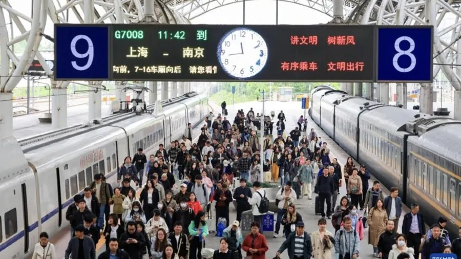 中國鐵路暑運狂送9.54億人次創新高！外籍旅客暴增32％，廣深港高鐵跨境逾627萬人的封面圖片