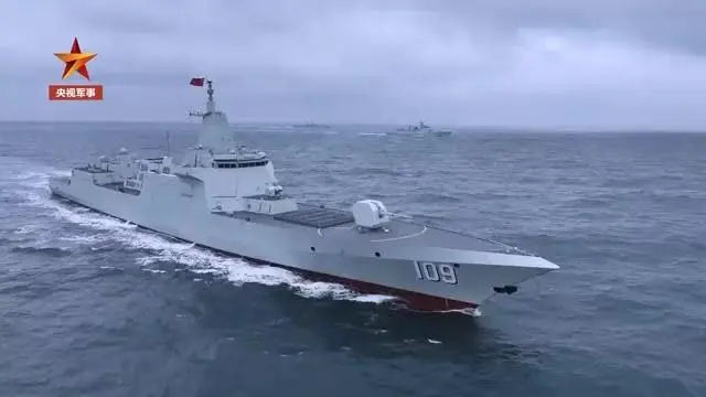 解放軍海軍派出055型萬噸驅逐艦101艦、109艦，以及多艘052C型、052D型飛彈護衛艦，接連在對馬海峽、大隅海峽、沖繩本島與宮古島間海域活動。(央視)