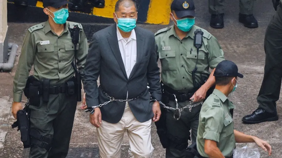 黎智英串謀勾結外國勢力煽動刊物3罪罪成 首宗國安法相關案件審訊結果出爐的封面圖片