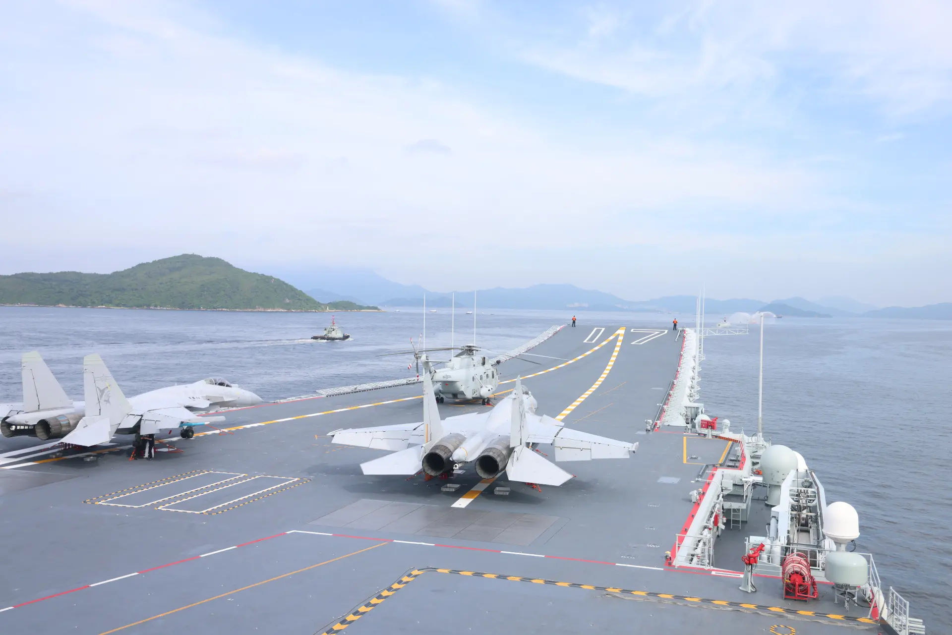 中國海軍山東艦航空母艦編隊。(新華社)