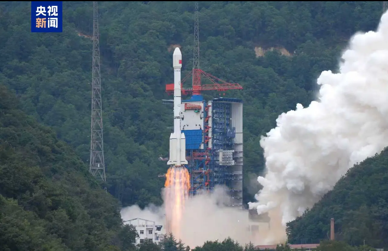 我國在西昌衛星發射中心使用長征三號乙運載火箭，成功將高分十四號02星發射升空（央視新聞）