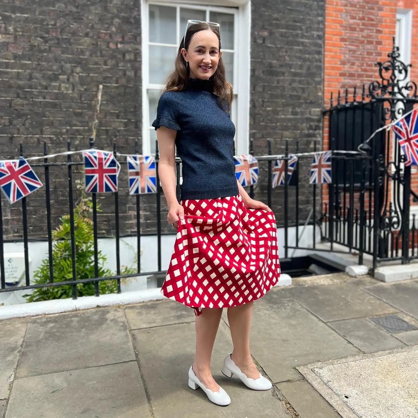 家人在聲明中表示：「我們心碎地宣布，我們摯愛的蘇菲（也叫Maddy，又名Mummy）已於今天早上逝世。她走得十分平靜，生命最後幾天身邊充滿了她的最愛，包括家人、音樂、溫暖、耶誕和喜悅。」。(圖：Sophie Kinsella@X)