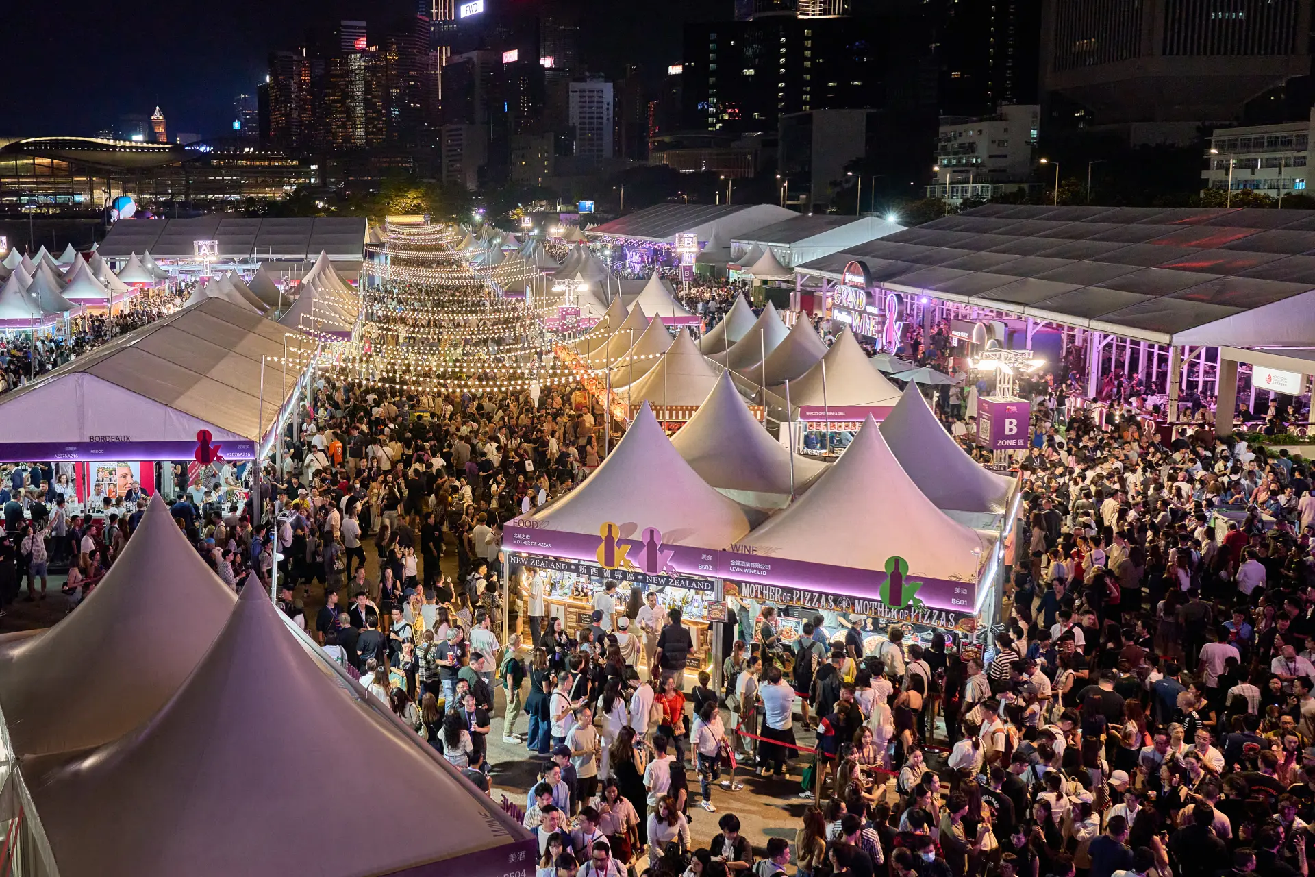 香港旅遊發展局日前公佈的數據，為本港旅遊業描繪了一幅生氣勃勃的圖景：今年首十一個月，訪港旅客已突破四千五百萬人次，不僅按年顯著增長，更已超越2024年全年總數。(圖：Discover Hong Kong)