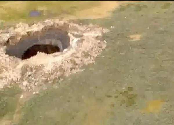 被稱為「世界盡頭（end of the world）」的俄羅斯西伯利亞亞馬爾半島（Yamal Peninsula）「世界盡頭」突現 80 公尺深巨洞，科學家猜測與全球暖化致凍土融化有關。（來源：西伯利亞時報）