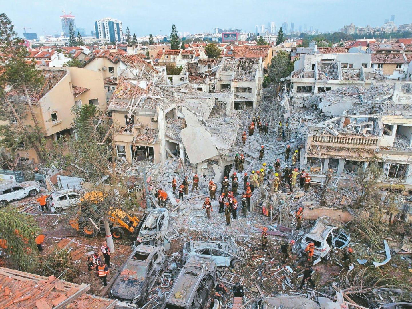 伊朗導彈擊中以色列中部城市。（央視）