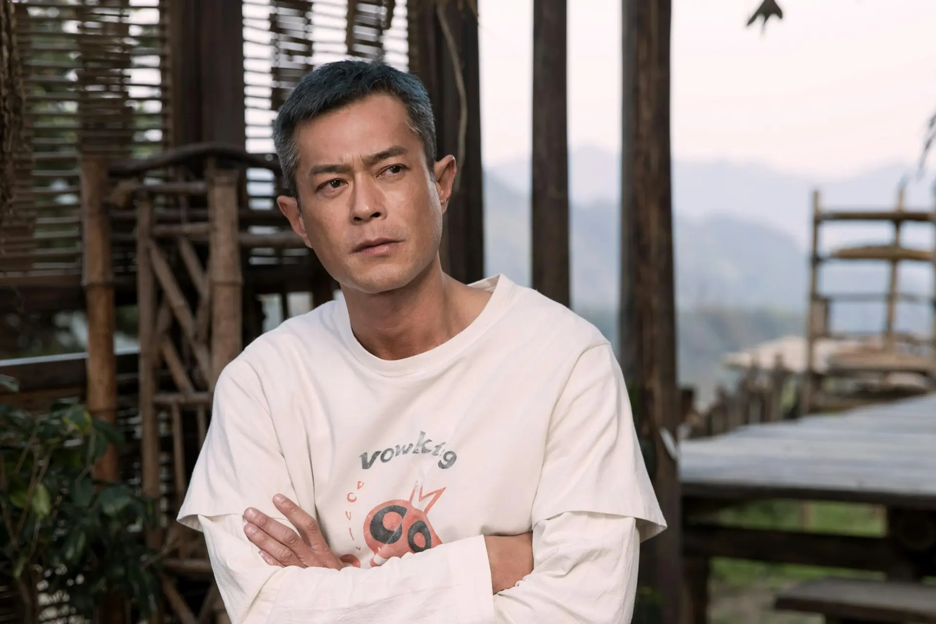 電影版《尋秦記》由古天樂擔任總監製，鄧維弼監製，吳炫輝與黎震龍聯合執導，延續了2001年無線電視劇版的原班人馬，古天樂、林峯、宣萱、郭羡妮及滕麗名領銜主演。(圖：《尋秦記》劇照)