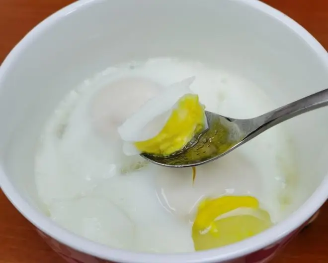 為什麼這道簡單的食物能應對秋燥咳嗽？得從食材本身的特性說起。（來源：下廚房）