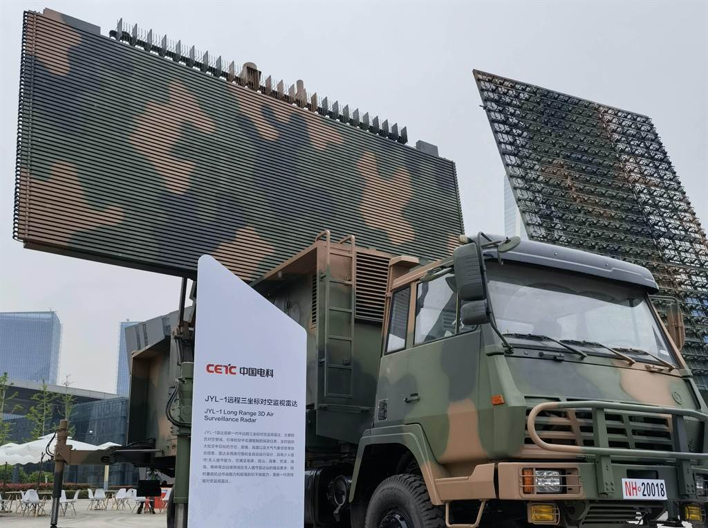 第9屆世界雷達博覽會現場展出的JYL-1遠程空防空管一體化對空監視雷達。（新華社）