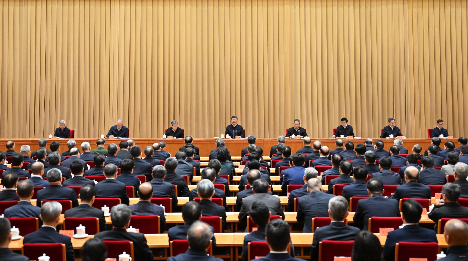 4月8日至9日，中央週邊工作會議在北京舉行。中共中央總書記、國家主席、中央軍委主席習近平出席會議並發表重要演說。李強、趙樂際、王滬寧、蔡奇、丁薛祥、李希、韓正出席會議。（新華社）