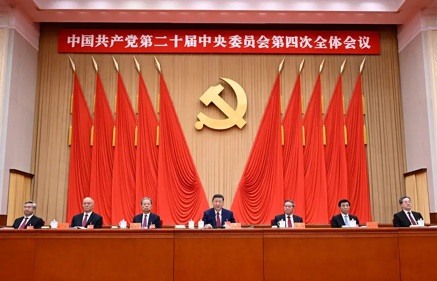 中國共產黨第二十屆中央委員會第四次全體會議，於2025年10月20日至23日在北京舉行。這是習近平、李強、趙樂際、王滬寧、蔡奇、丁薛祥、李希等在主席台上。新華社