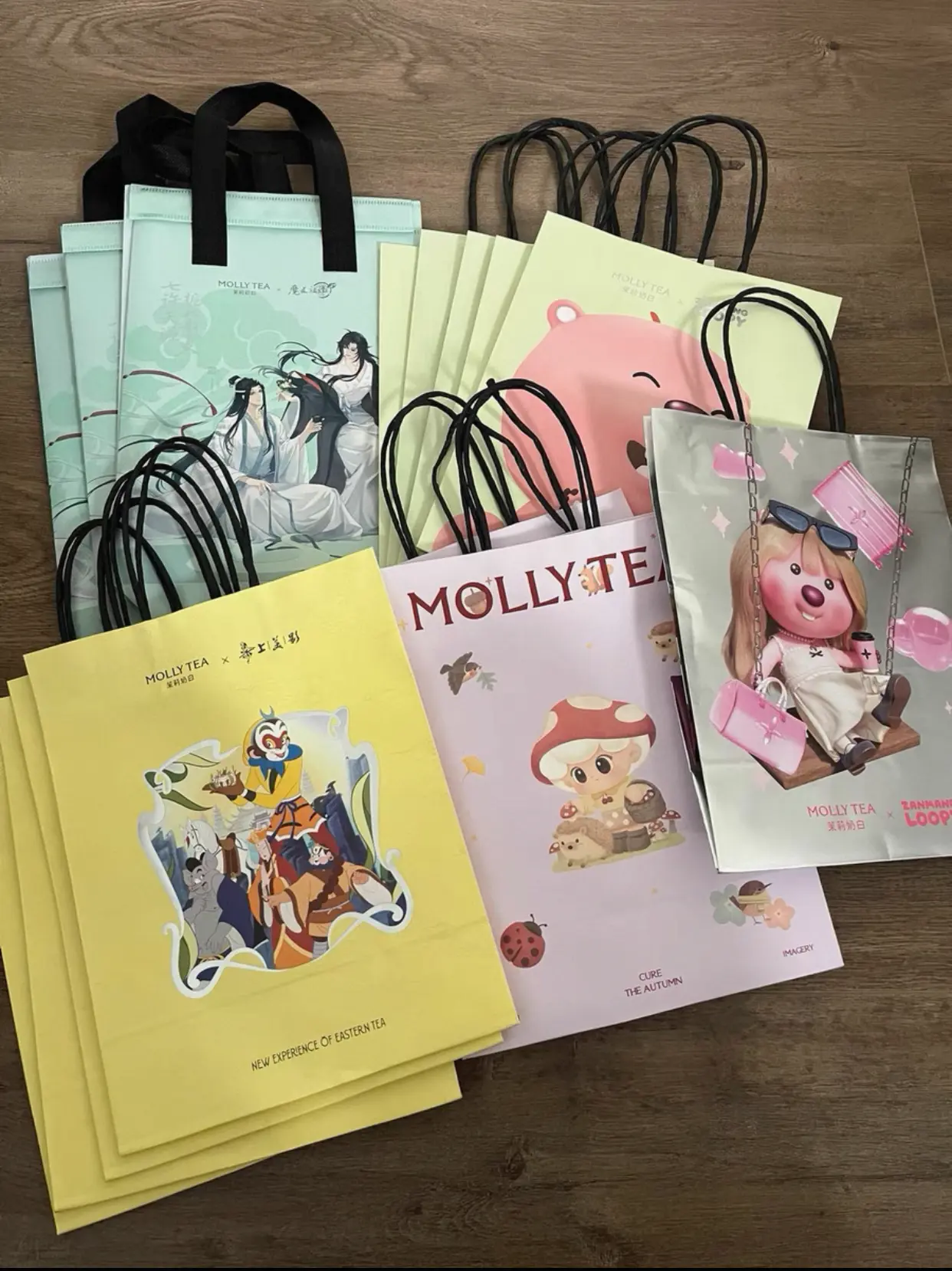 若告訴十年前的人，一隻裝奶茶的紙袋能在二手市場賣到百元，恐怕沒人會相信。（來源：二手平台「閒魚」）