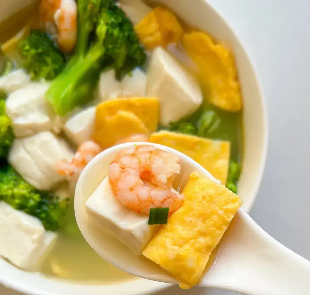 西蘭花蝦仁豆腐湯（示意圖來源：小紅書網友）