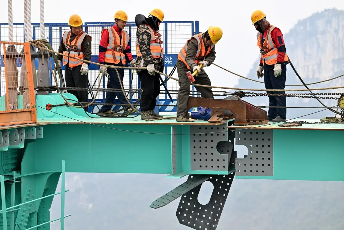 大橋合龍（中國日報）