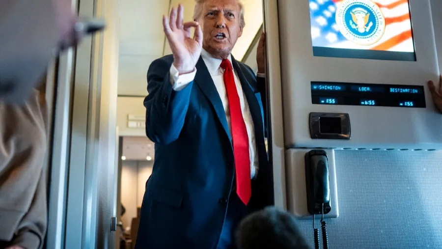 特朗普「空軍一號」發表談話 威脅委內瑞拉等6國揚言第二輪打擊的封面圖片