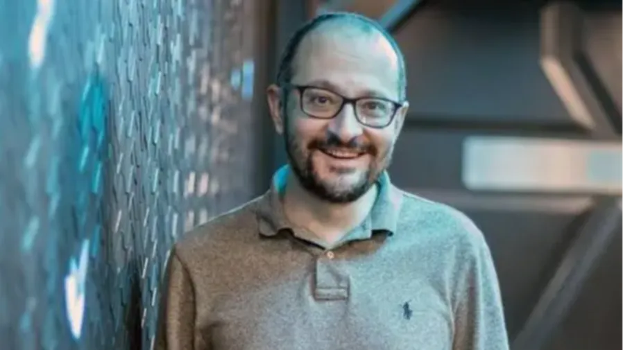 單日股權增值近2千萬英鎊！46歲數學博士憑AI系統殺入英國富豪前10的封面圖片