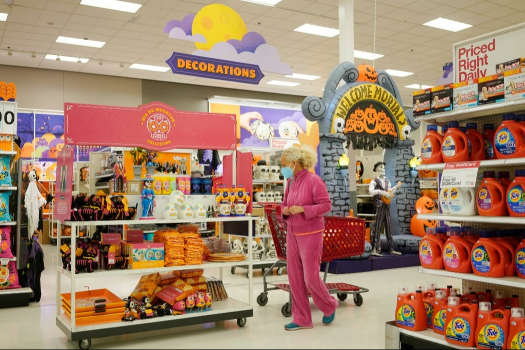 顧客在美國加利福尼亞州聖馬特奧一家超市購物。(新華社)