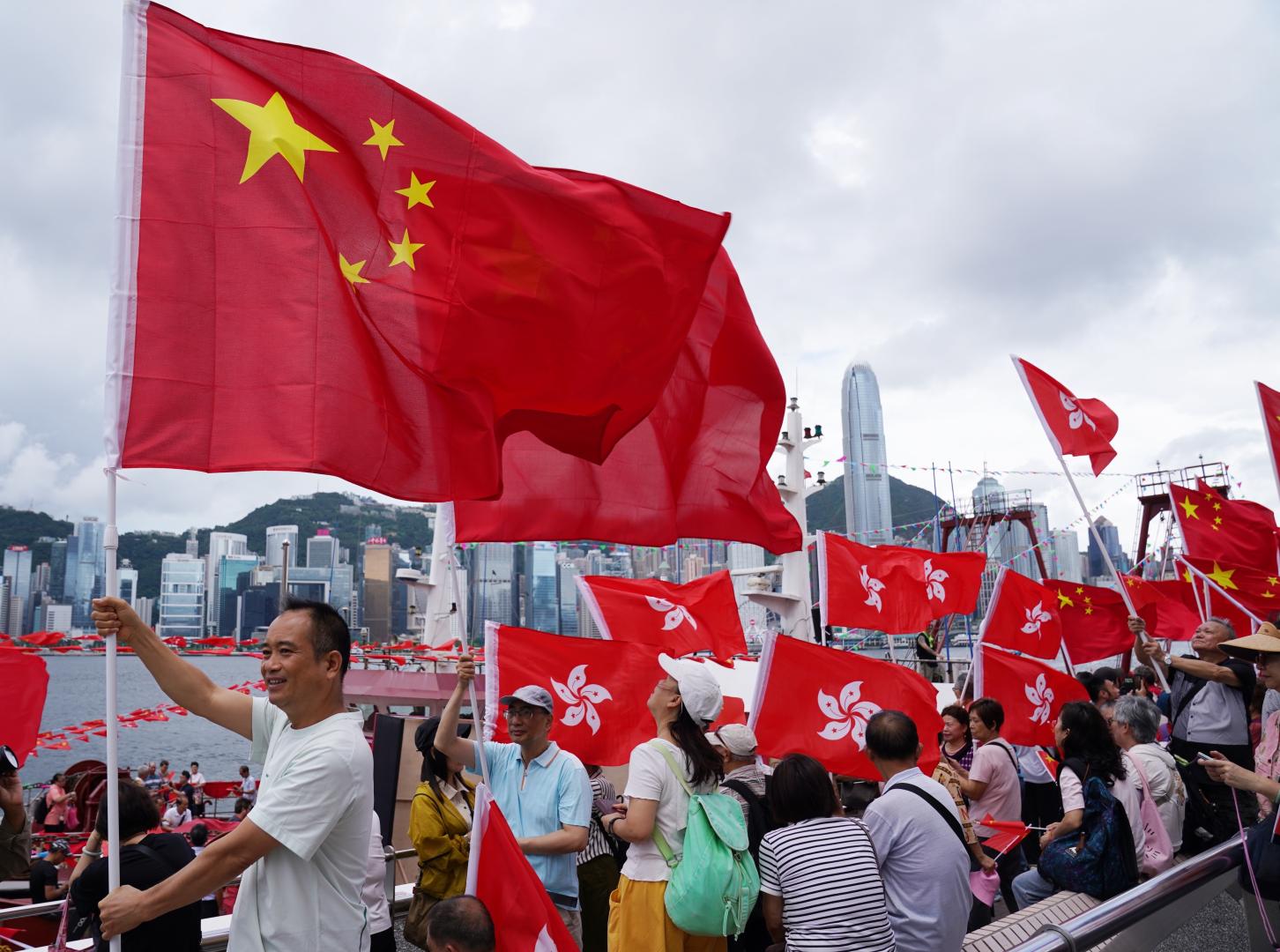 粵車遊客對香港經濟的貢獻。(新華社)