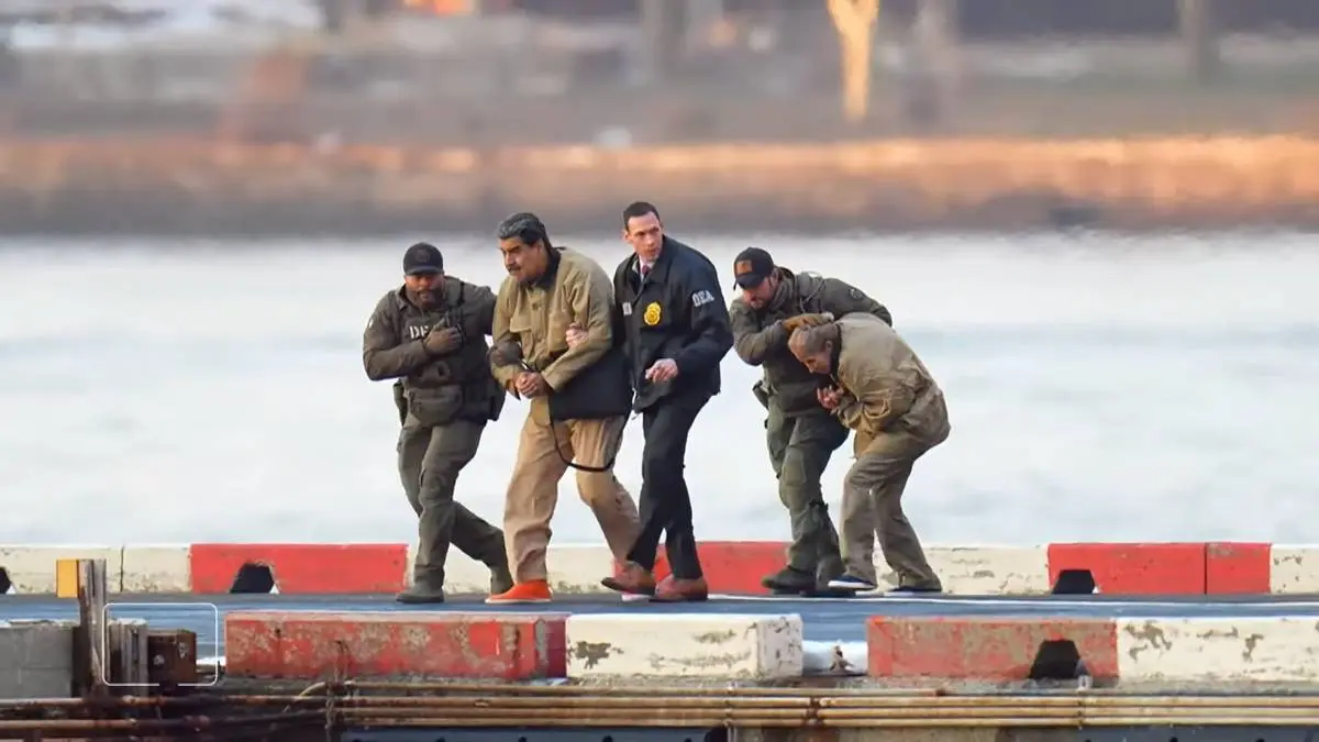 馬杜羅夫婦被押往紐約法院首度出庭，他否認所有指控　 （影片截圖）